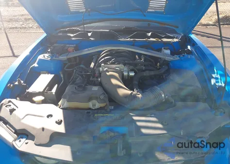 2010 Ford Mustang Gt/Gt Premium z USA, uszkodzony, nr VIN 1ZVBP8CH4A5124424